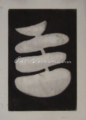 067033